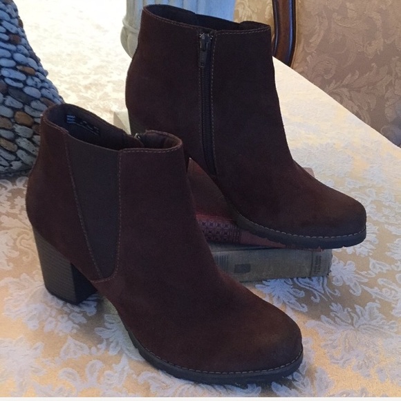 clarks extra wide ankle boots